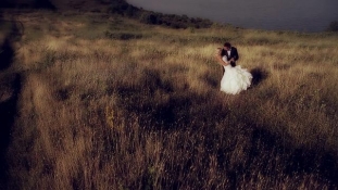 Locul 1 - Cel mai bun videoclip - Trash The Dress